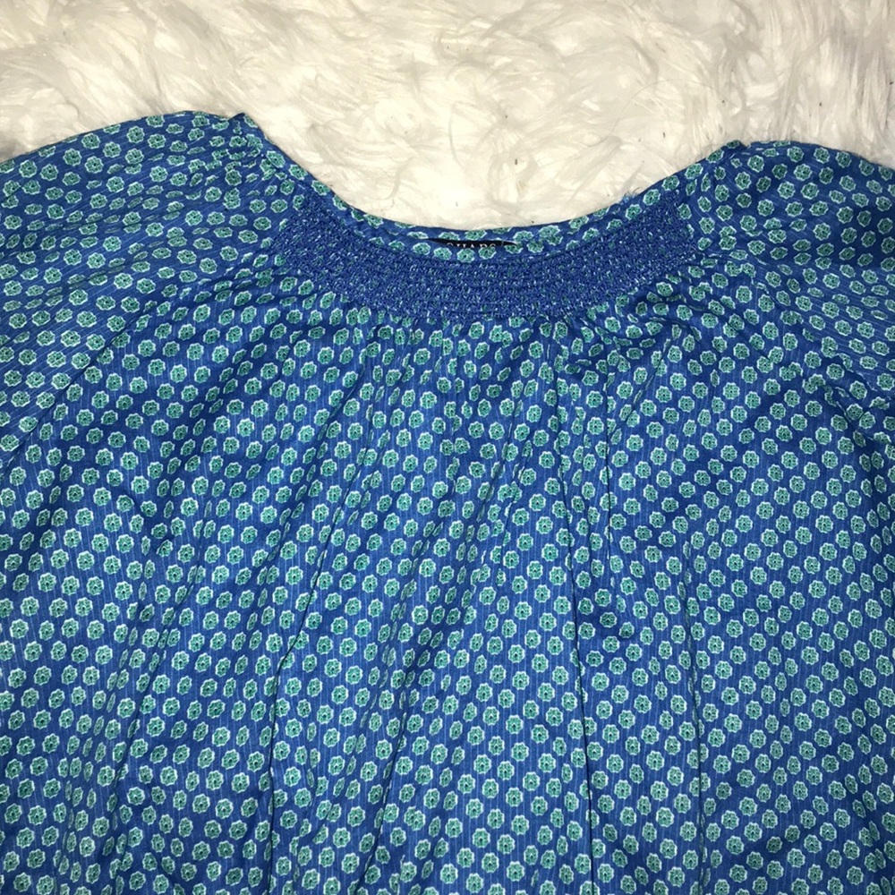 CHAPS bubble blouse. NWOT. (Will fit women)